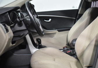 Подержанный автомобиль Hyundai i30 Hatchback 2014 года (10 фото)