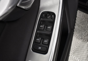 Подержанный автомобиль Volvo S60 2013 года (18 фото)