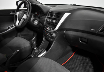 Подержанный автомобиль Hyundai Solaris Sedan 2012 года (15 фото)