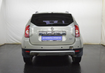 Подержанный автомобиль Renault Duster 2014 года (6 фото)