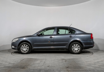 Подержанный автомобиль Skoda Octavia Liftback 2011 года (8 фото)