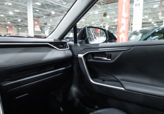 Подержанный автомобиль Toyota RAV4 2022 года (27 фото)