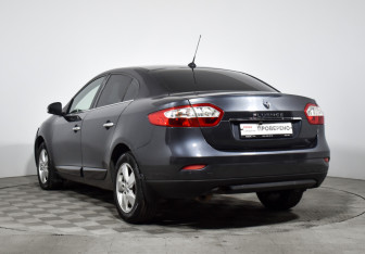 Подержанный автомобиль Renault Fluence 2011 года (7 фото)