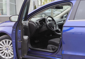 Подержанный автомобиль Ford Mondeo Sedan 2015 года (11 фото)