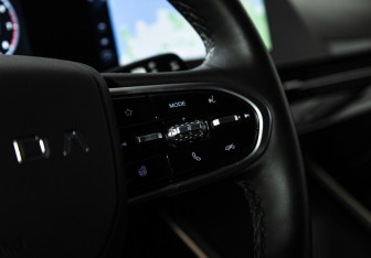 Подержанный автомобиль Omoda C5 2024 года (16 фото)