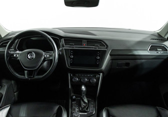 Подержанный автомобиль Volkswagen Tiguan 2017 года (13 фото)