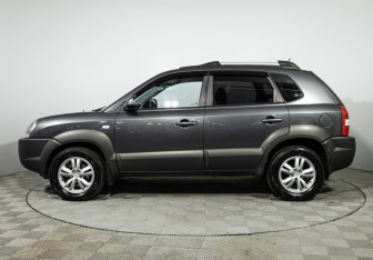 Подержанный автомобиль Hyundai Tucson 2008 года (8 фото)