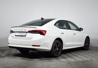 Подержанный автомобиль Skoda Octavia Liftback 2021 года (5 фото)