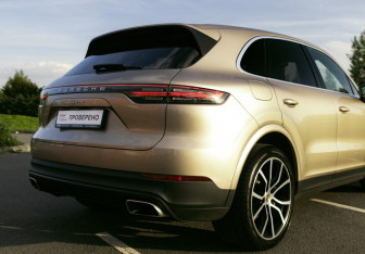 Подержанный автомобиль Porsche Cayenne 2018 года (8 фото)