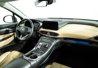 Подержанный автомобиль Hyundai Santa Fe 2021 года (9 фото)