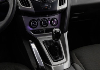 Подержанный автомобиль Ford Focus Hatchback 2012 года (13 фото)