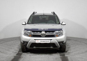 Подержанный автомобиль Renault Duster 2016 года (2 фото)