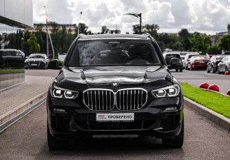 Подержанный автомобиль BMW X5 2020 года (4 фото)
