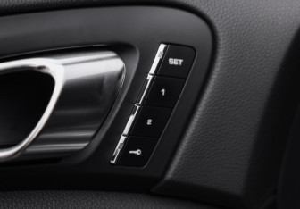 Подержанный автомобиль Porsche Cayenne 2016 года (26 фото)