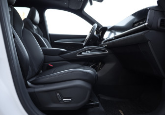 Подержанный автомобиль Geely Monjaro 2024 года (33 фото)