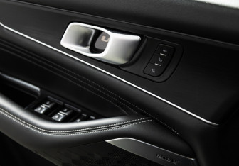 Подержанный автомобиль Changan UNI-K 2023 года (17 фото)