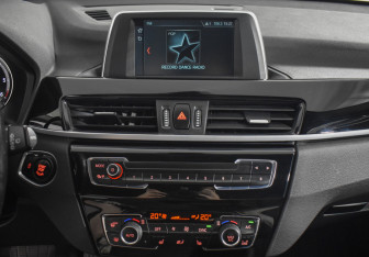 Подержанный автомобиль BMW X1 2018 года (15 фото)