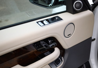 Подержанный автомобиль Land Rover Range Rover 2018 года (15 фото)