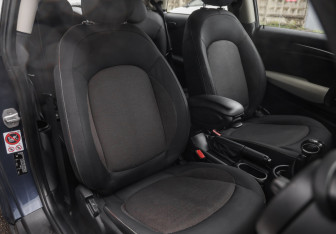 Подержанный автомобиль MINI Hatch 2016 года (21 фото)