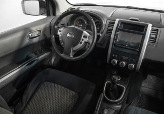 Подержанный автомобиль Nissan X-Trail 2008 года (8 фото)