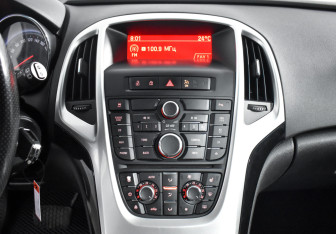 Подержанный автомобиль Opel Astra Hatchback 2013 года (15 фото)