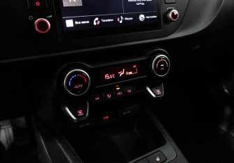 Подержанный автомобиль Kia Rio Sedan 2022 года (16 фото)