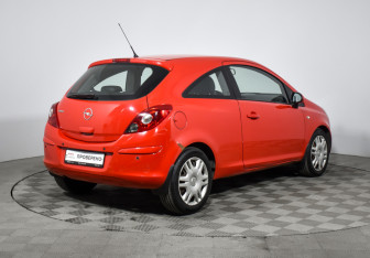 Подержанный автомобиль Opel Corsa 2009 года (5 фото)