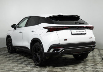 Подержанный автомобиль Omoda C5 2023 года (7 фото)