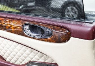 Подержанный автомобиль Jaguar XJ 2008 года (36 фото)
