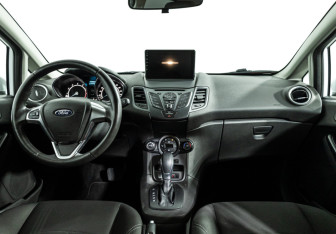 Подержанный автомобиль Ford Fiesta Hatchback 2016 года (13 фото)