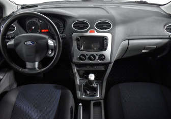 Подержанный автомобиль Ford Focus Sedan 2007 года (14 фото)
