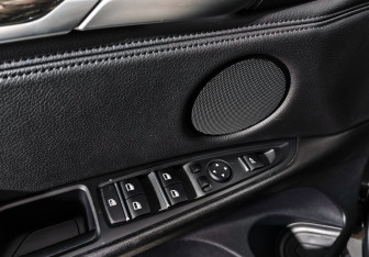 Подержанный автомобиль BMW X6 2015 года (18 фото)