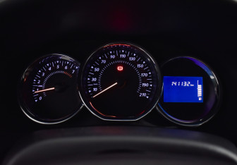 Подержанный автомобиль Renault Sandero 2016 года (19 фото)