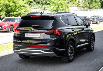 Подержанный автомобиль Hyundai Santa Fe 2022 года (6 фото)