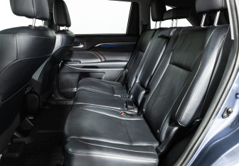 Подержанный автомобиль Toyota Highlander 2014 года (10 фото)