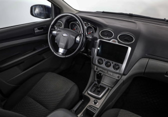 Подержанный автомобиль Ford Focus Sedan 2009 года (9 фото)