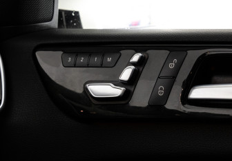 Подержанный автомобиль Mercedes-Benz GLE 2016 года (23 фото)