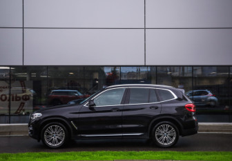 Подержанный автомобиль BMW X3 2019 года (9 фото)