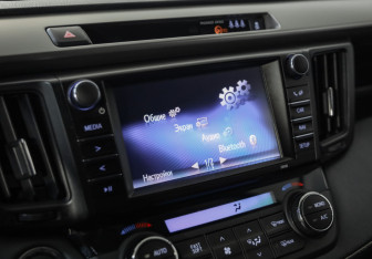Подержанный автомобиль Toyota RAV4 2019 года (14 фото)