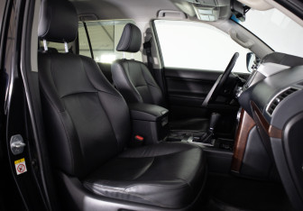 Подержанный автомобиль Toyota Land Cruiser Prado 2013 года (12 фото)