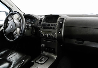 Подержанный автомобиль Nissan Pathfinder 2008 года (9 фото)