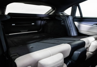 Подержанный автомобиль BMW X6 2015 года (32 фото)