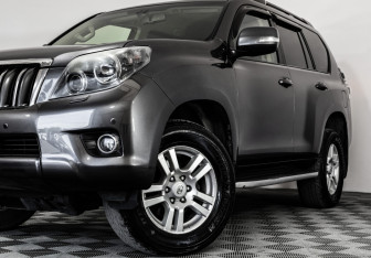 Подержанный автомобиль Toyota Land Cruiser Prado 2013 года (2 фото)