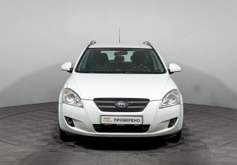 Подержанный автомобиль Kia Ceed Wagon 2008 года (2 фото)