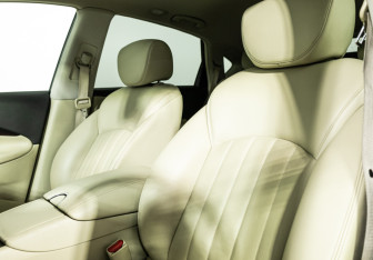 Подержанный автомобиль Infiniti QX50 2016 года (23 фото)