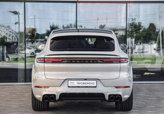 Подержанный автомобиль Porsche Cayenne 2025 года (7 фото)