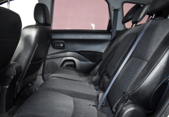 Подержанный автомобиль Peugeot 4007 2008 года (18 фото)