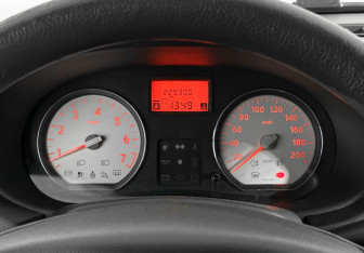 Подержанный автомобиль Renault Logan Sedan 2011 года (16 фото)
