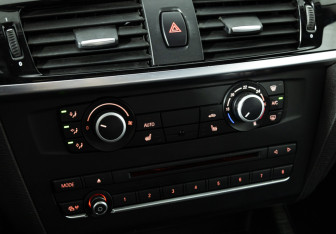 Подержанный автомобиль BMW X3 2015 года (16 фото)