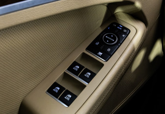 Подержанный автомобиль Hyundai Genesis 2014 года (15 фото)